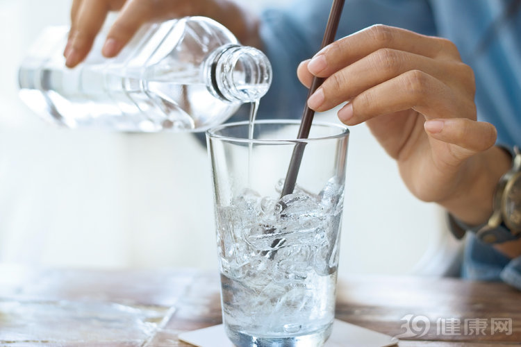 多喝水對身體好：喝對了是養生，喝錯則是“服毒”