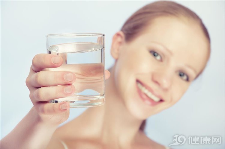 好消息：愛上喝水，身體7大問題會“迎刃而解”！