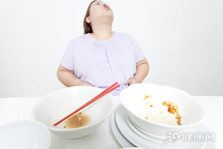 晚餐吃太多相當於“慢性自殺”！究竟如何吃才健康？