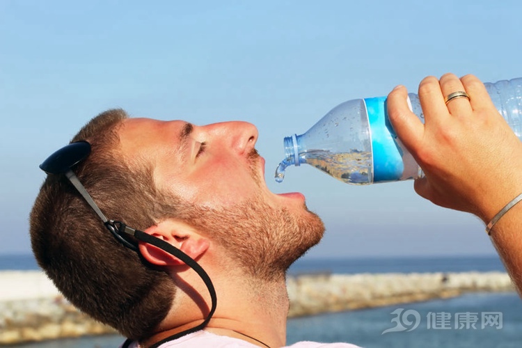 人為什麼要喝水？不只是解渴，這3個功效太神奇