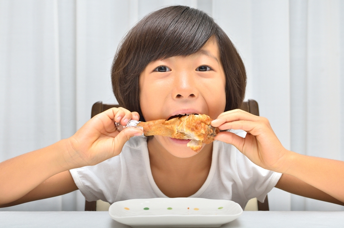 腎科主任：吃炸雞不會導致腎衰竭，但是會對健康造成2大損害！