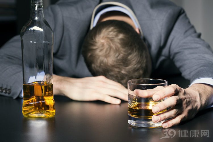 酒癮大的人，5個行為舉止很明顯，你是其中一位嗎？