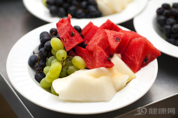 好奇：水果是飯前吃，還是飯後吃好？